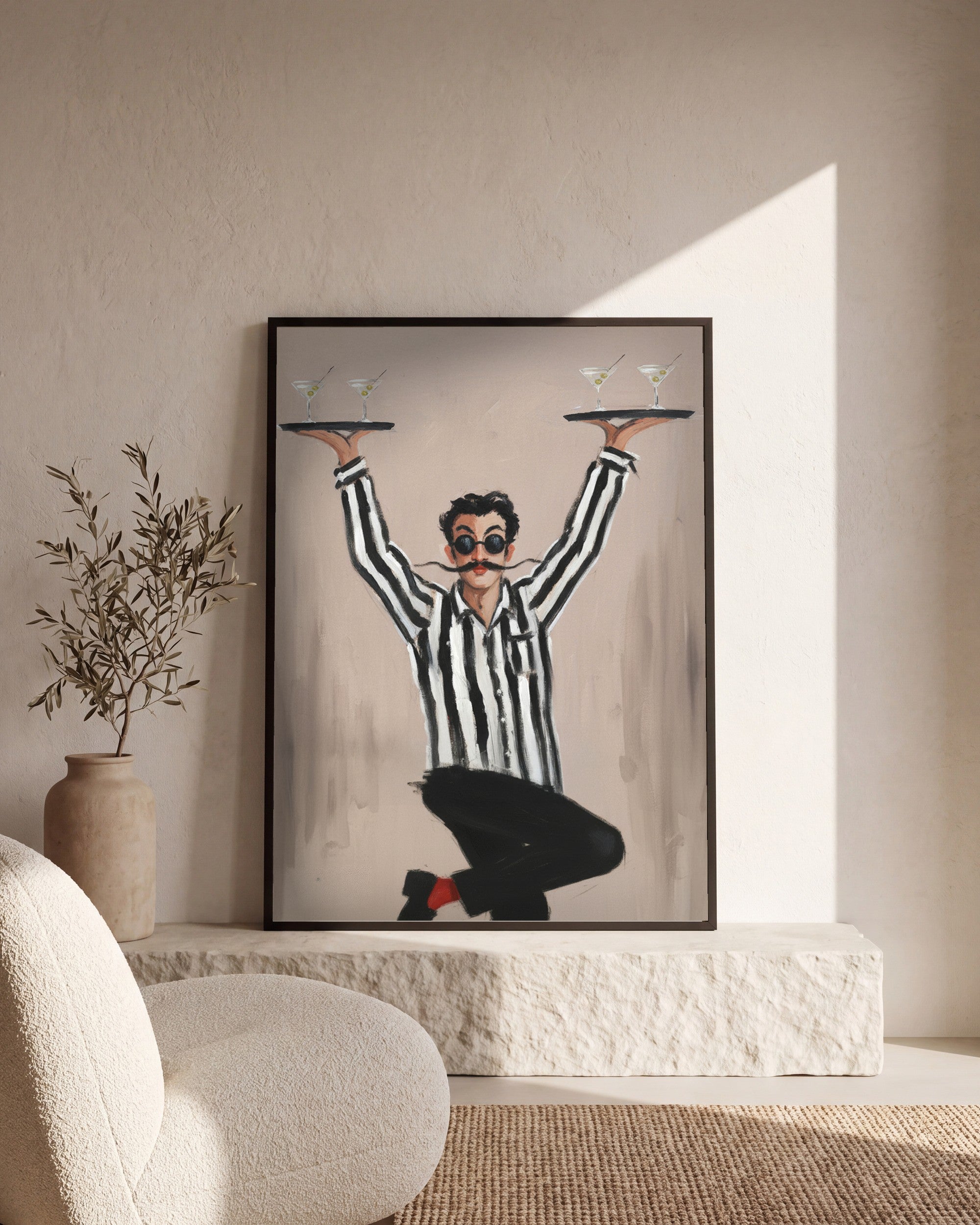 Plakat Barman z tacami w salonie, na kamiennym cokole