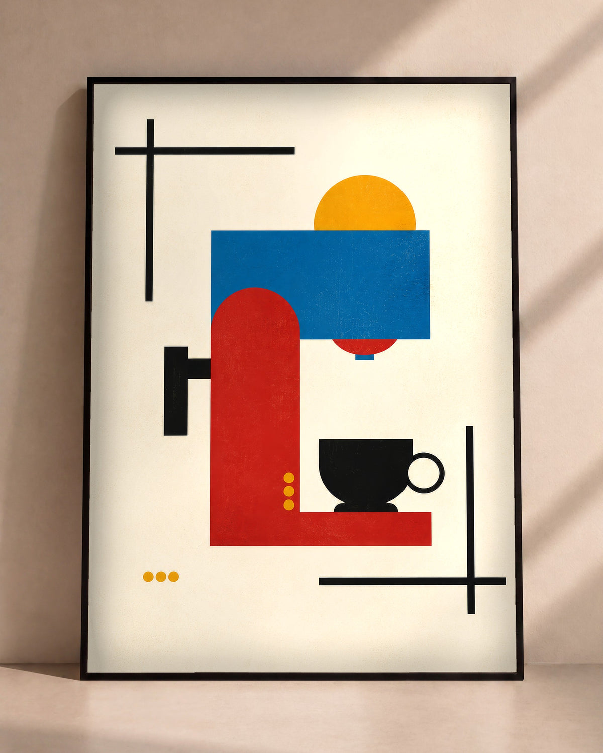 Plakat Bauhaus i kawa w czarnej ramie opartej o ścianę