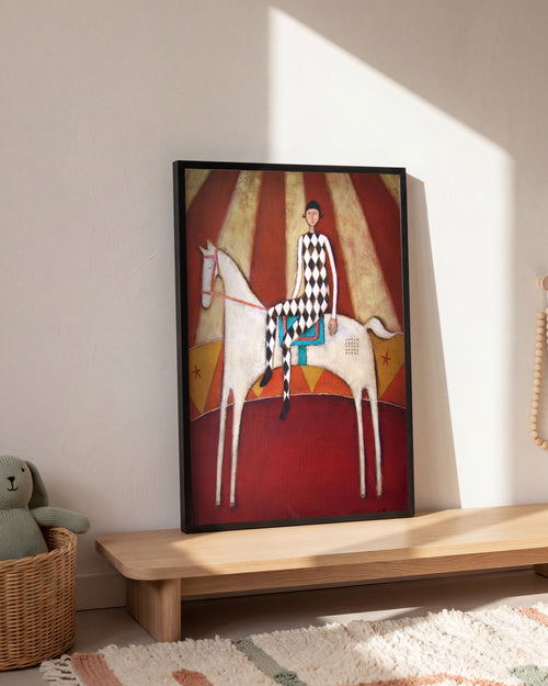 Plakat Cyrk w pokoju dziecka, na dębowej półce