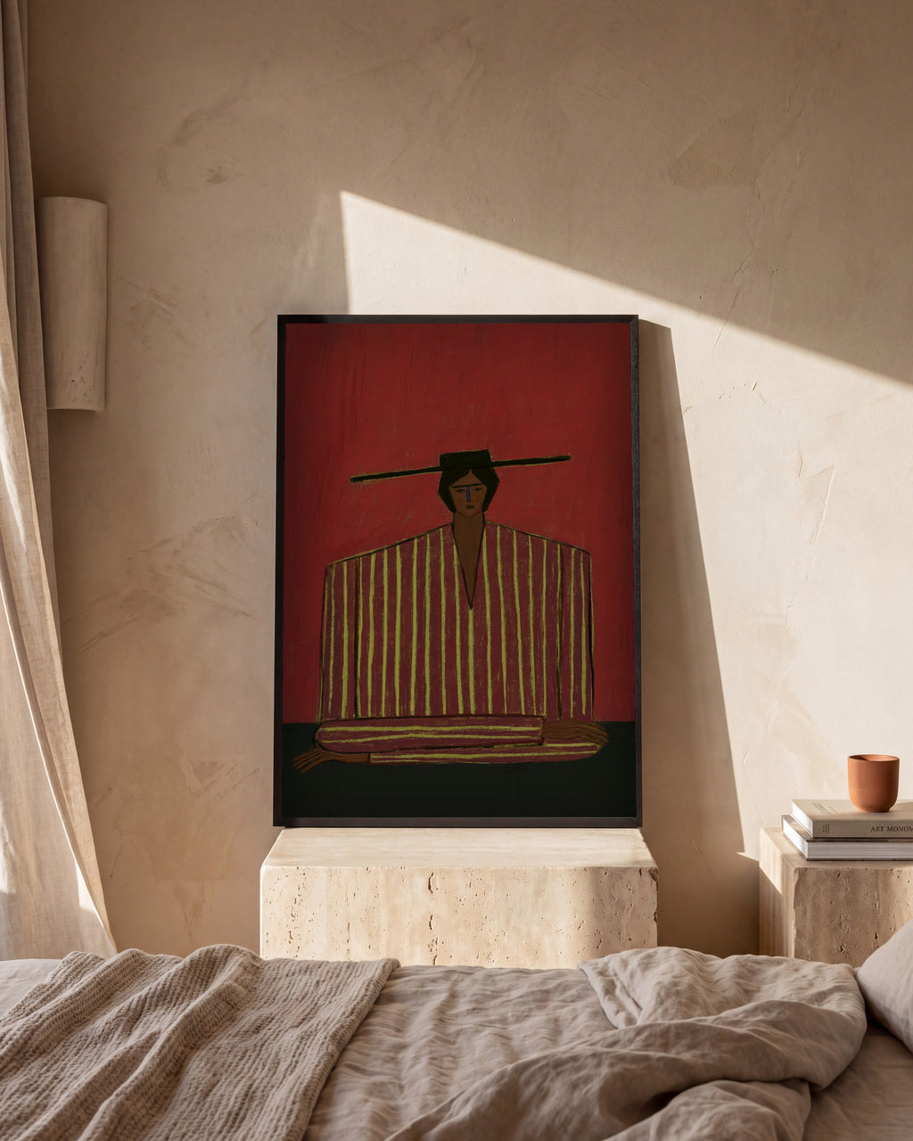 Plakat Czerwony pasiak w sypialni, na trawertynowej szafce nocnej