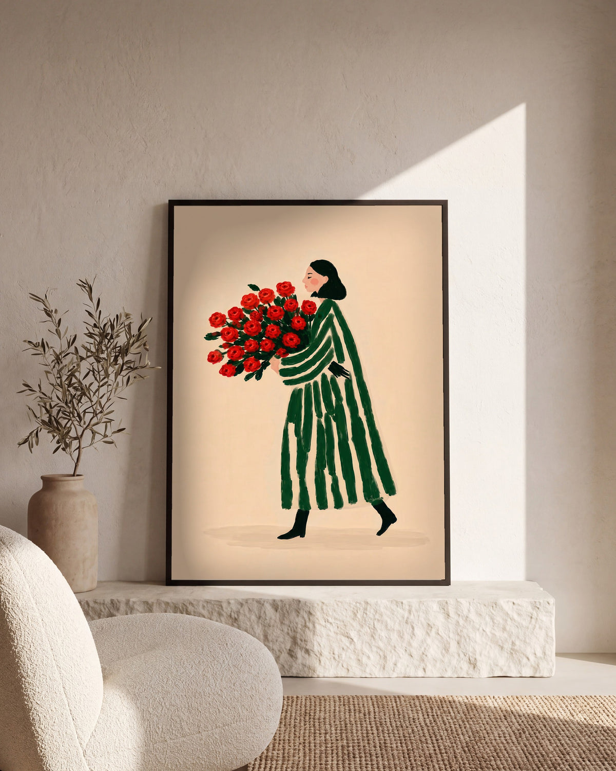 Plakat Kobieta z różami w salonie, na kamiennym cokole