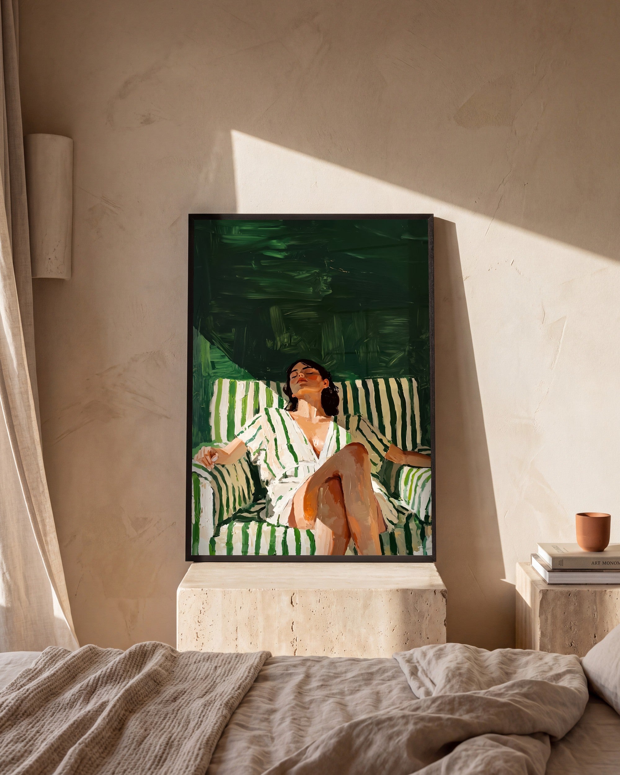 Plakat Leniwe popołudnie w sypialni, na trawertynowej szafce nocnej